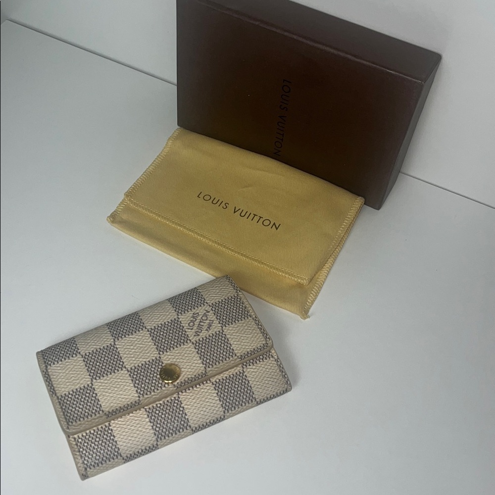 Louis Vuitton Azur Damier Key Wallet - Picture 8 of 8